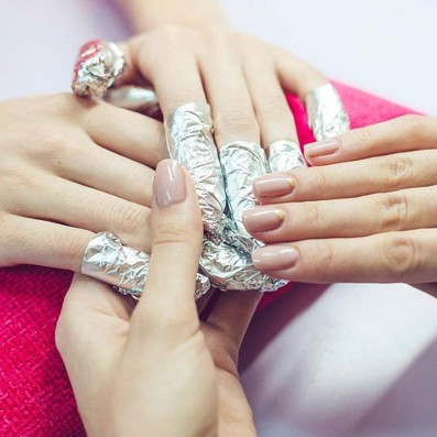 Rimozione +Smalto SemiPermanente +Manicure 